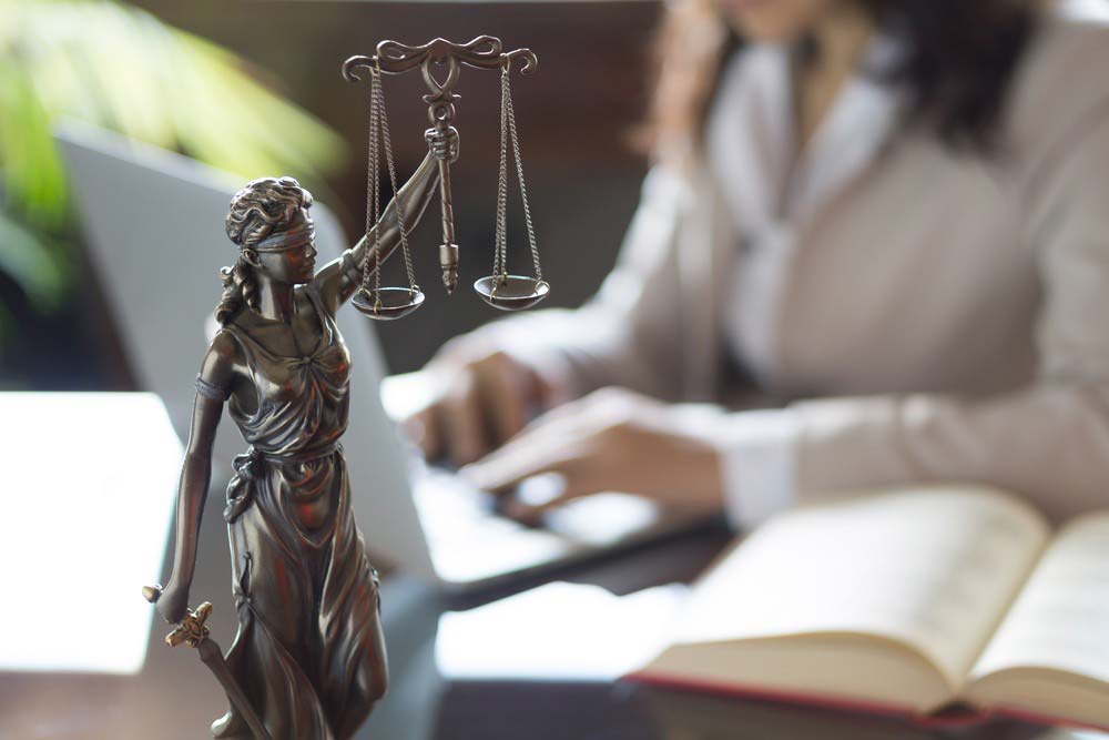 Családjogi ügyvéd: mikor érdemes felkeresni?