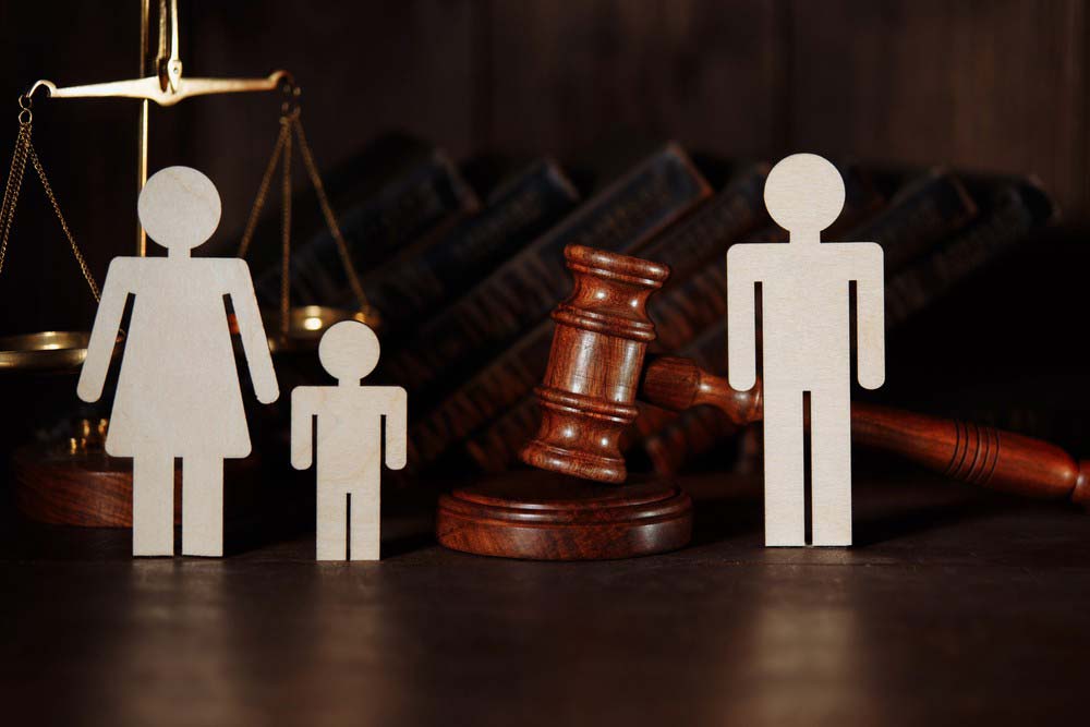 Az ügyvédi iroda szerepe a családban: házasságon innen és túl